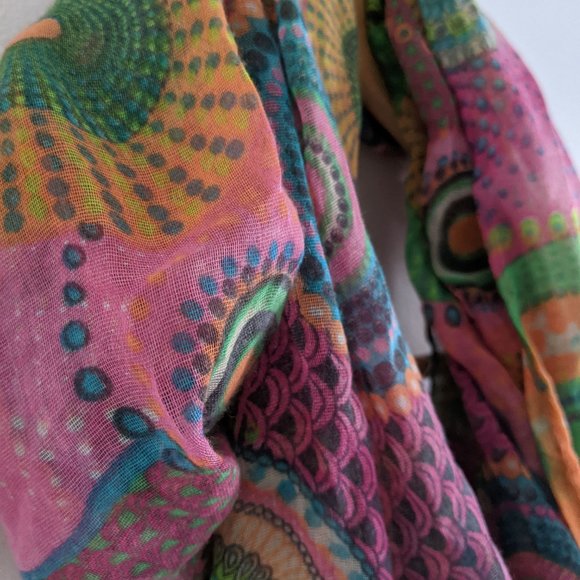 Lightweight colorful loop scarf - Picture 2 of 3